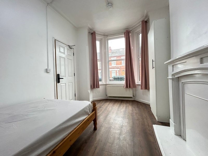 Room St Osburg's Road in Coventry