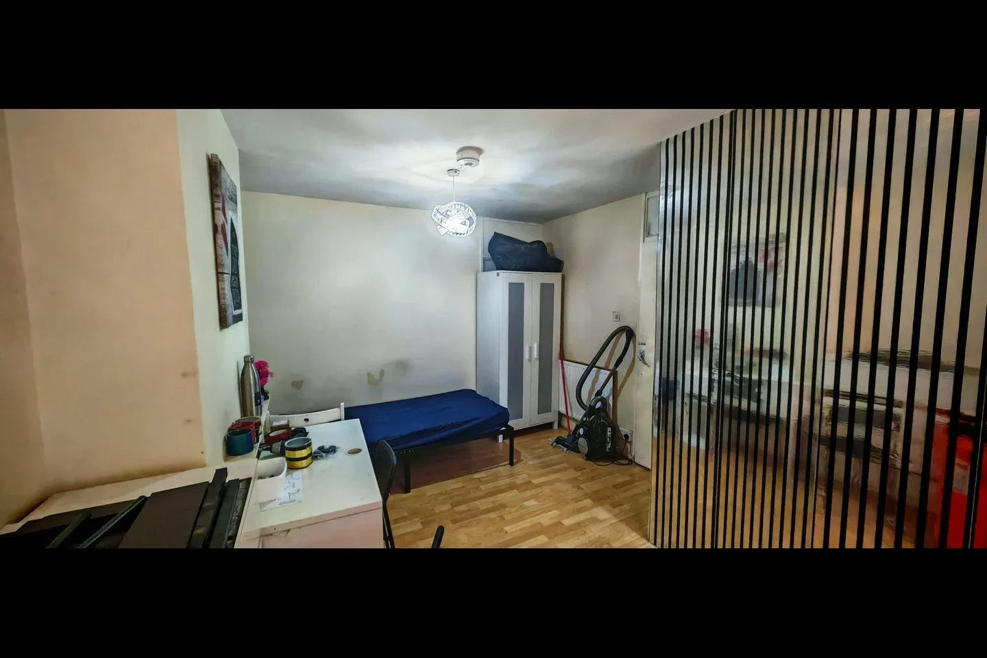 Room Manchester Road in Greater London