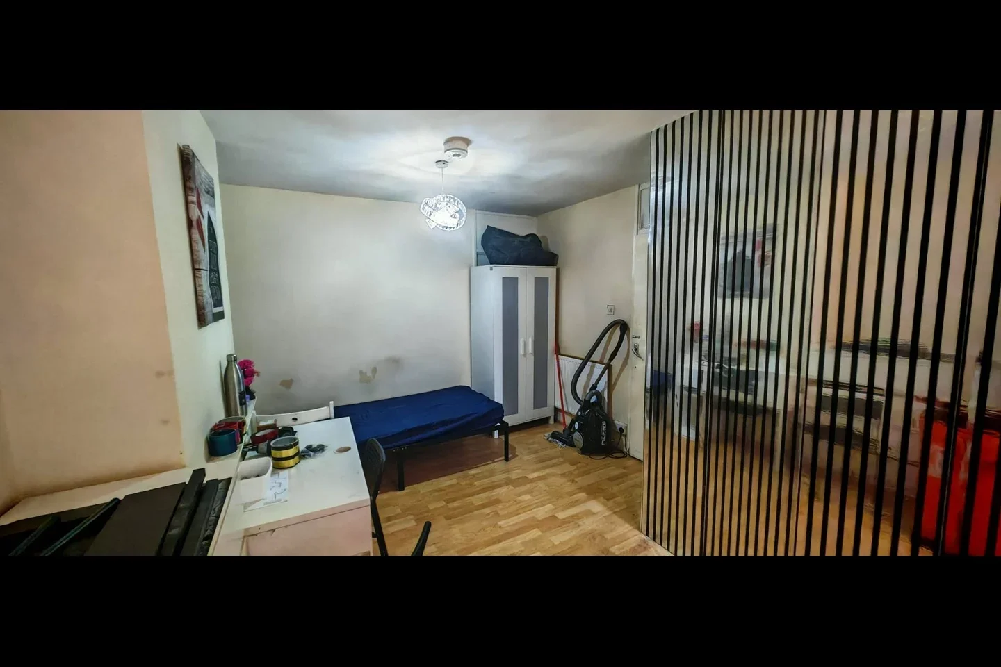 Room Manchester Road in Greater London