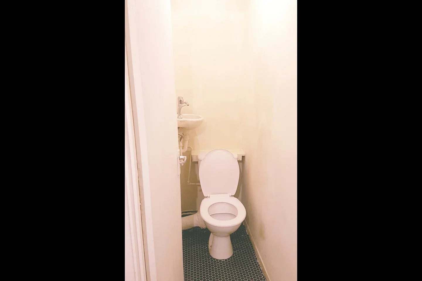 Room Manchester Road in Greater London