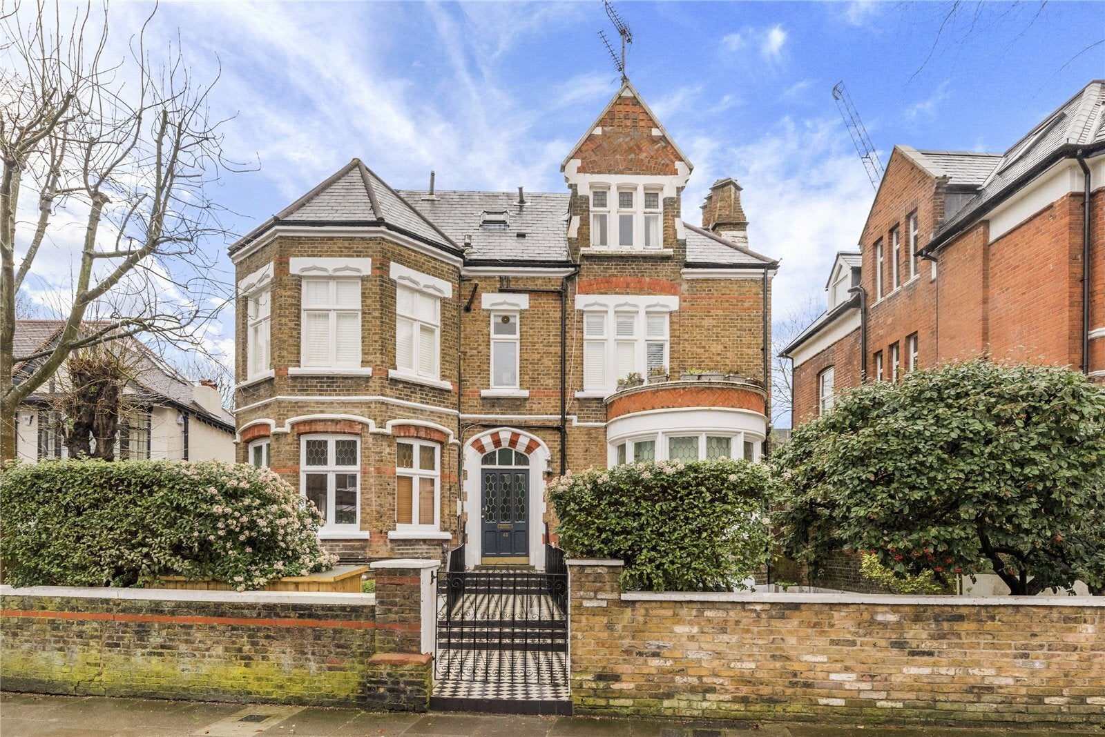 Flat Dalmeny Avenue in Greater London