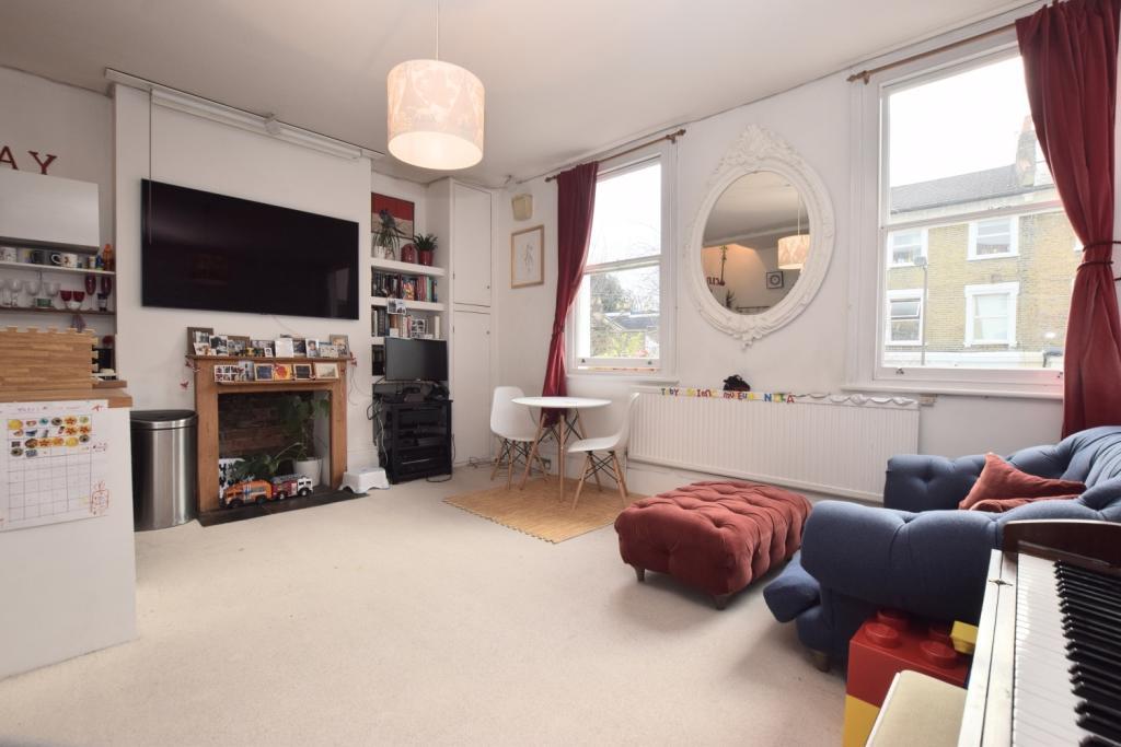 Flat Maude Road in Greater London