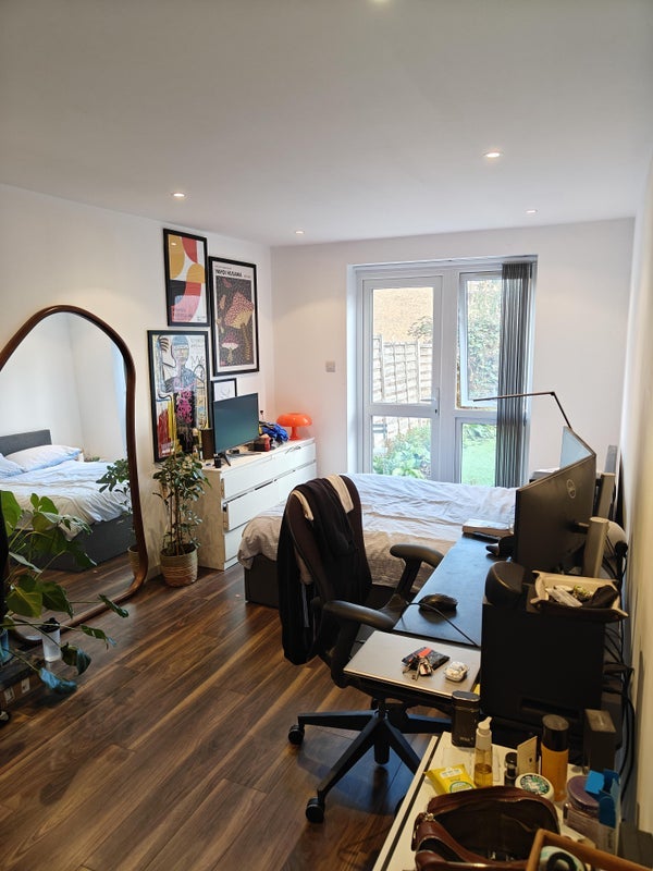 Room New Cross Road in Greater London