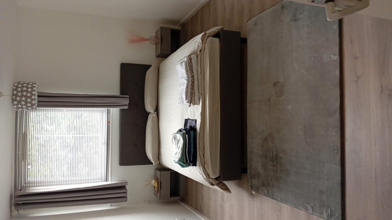 Flat Oatland Court in Leeds