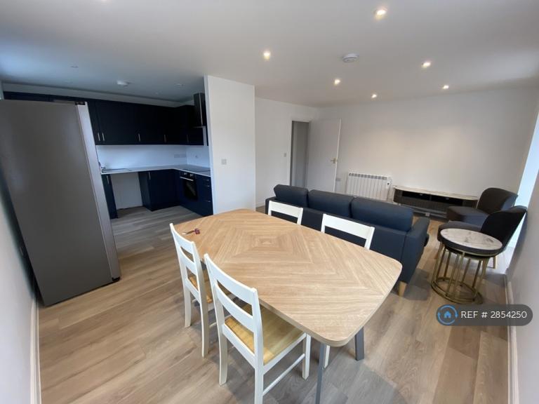 Flat Hesper Road in Colchester