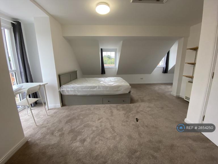 Flat Hesper Road in Colchester