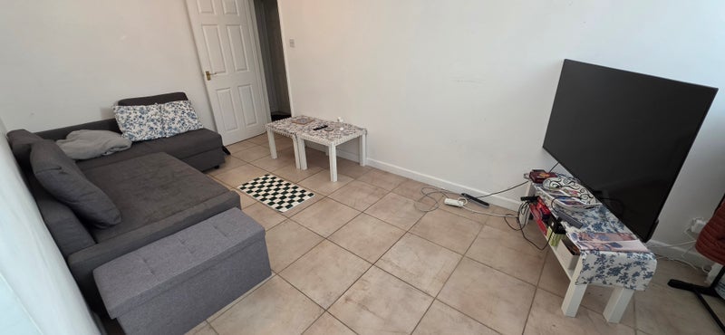 Flat Waterford Road in Greater London