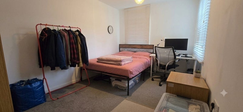 Flat Waterford Road in Greater London
