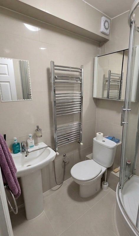 Flat Waterford Road in Greater London