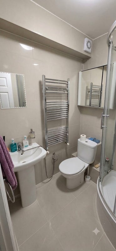 Flat Waterford Road in Greater London