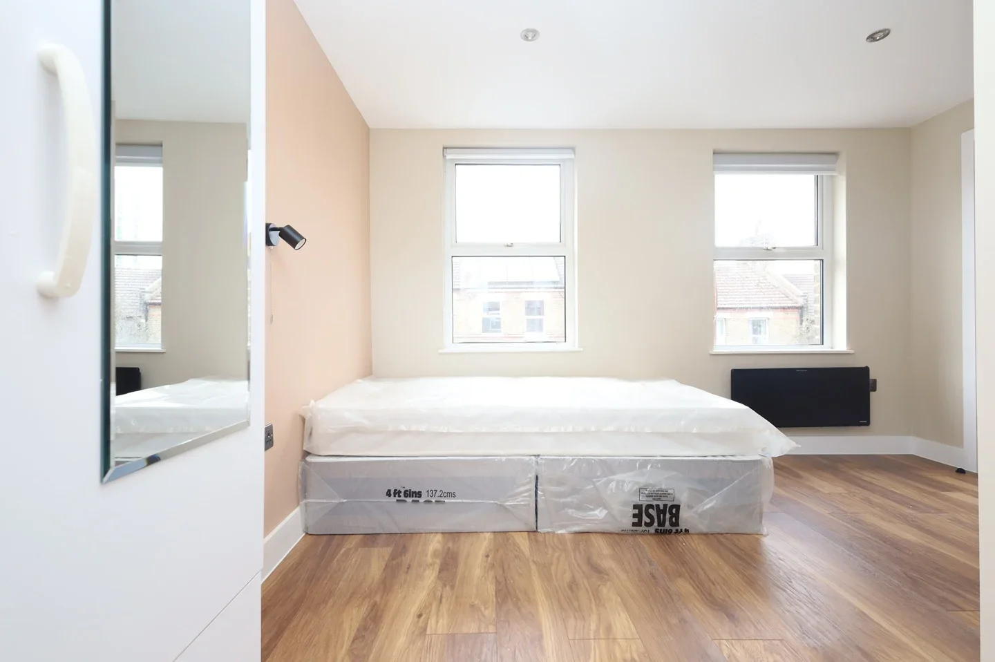 Flat Ancona Road in Greater London