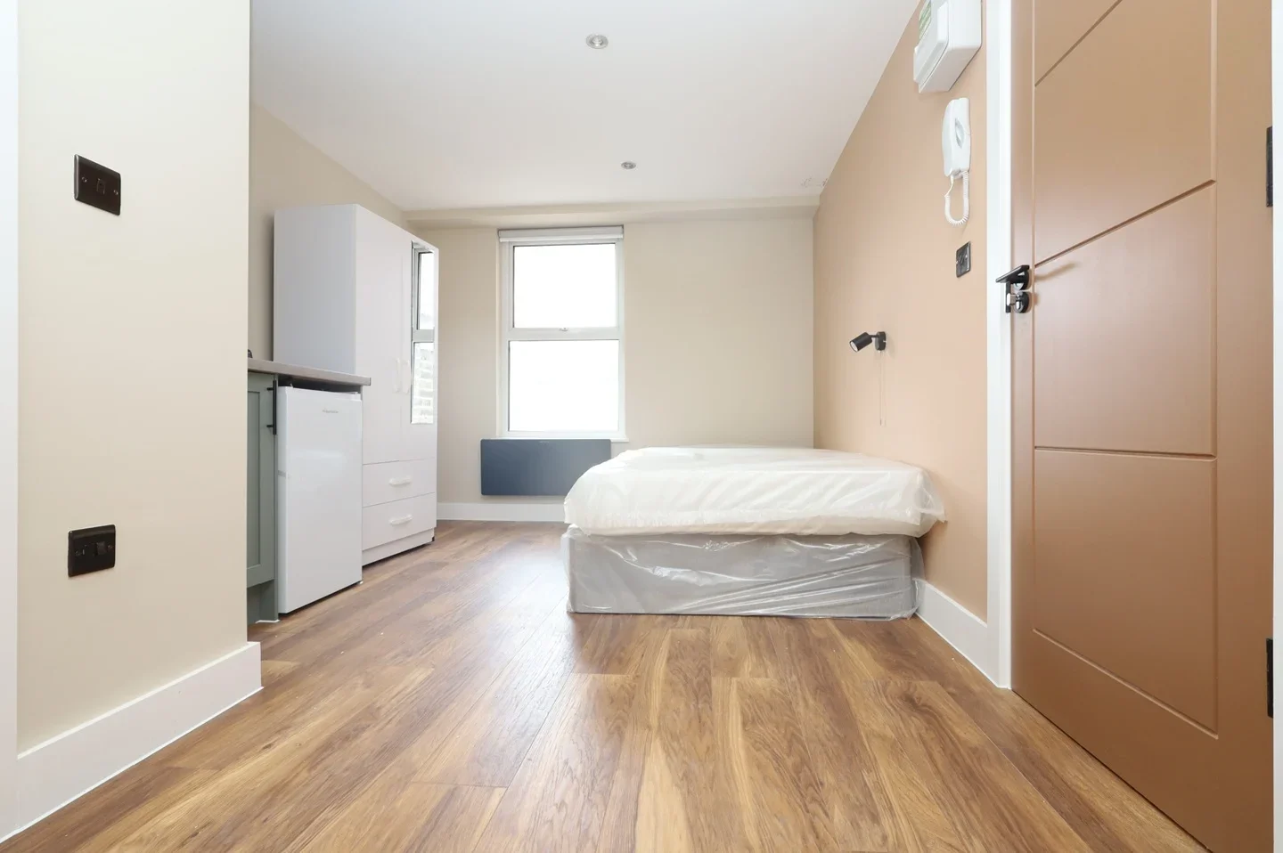 Flat Ancona Road in Greater London
