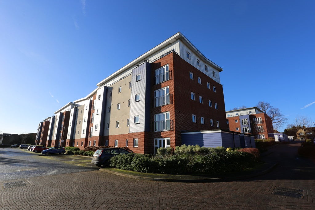 Flat Alexander Square in Eastleigh
