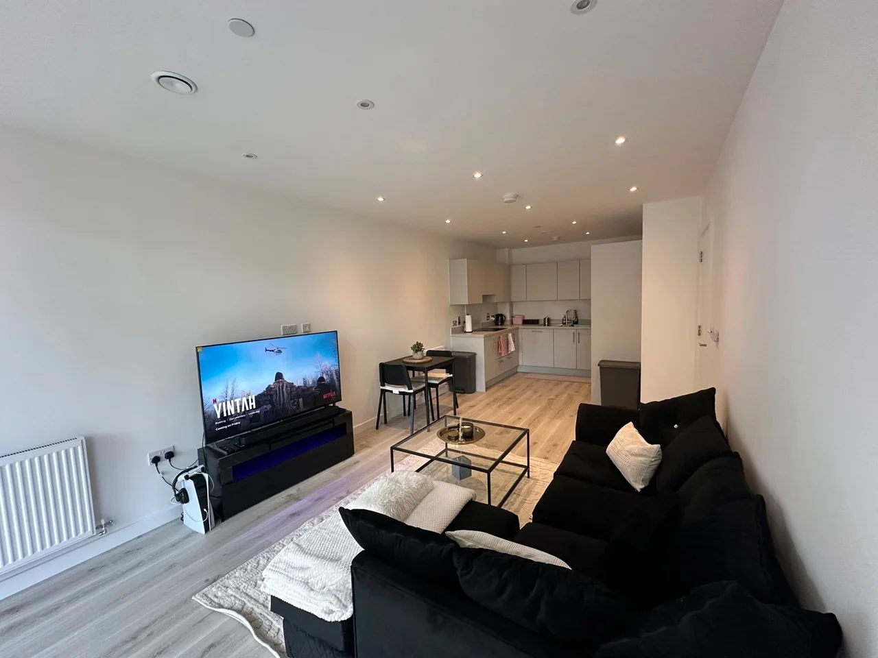 Room Sackett Road in Greater London