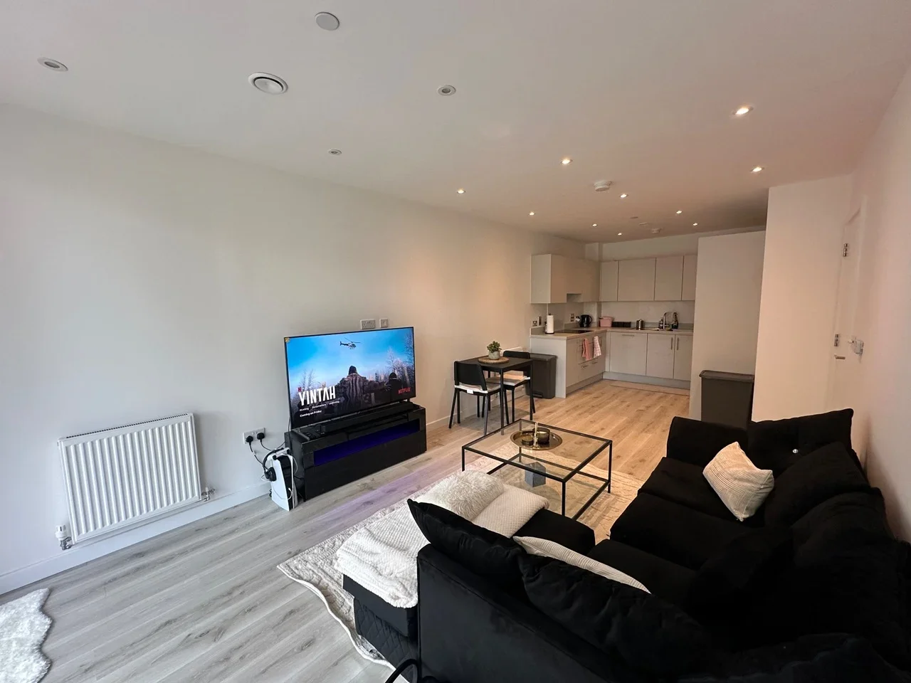 Room Sackett Road in Greater London