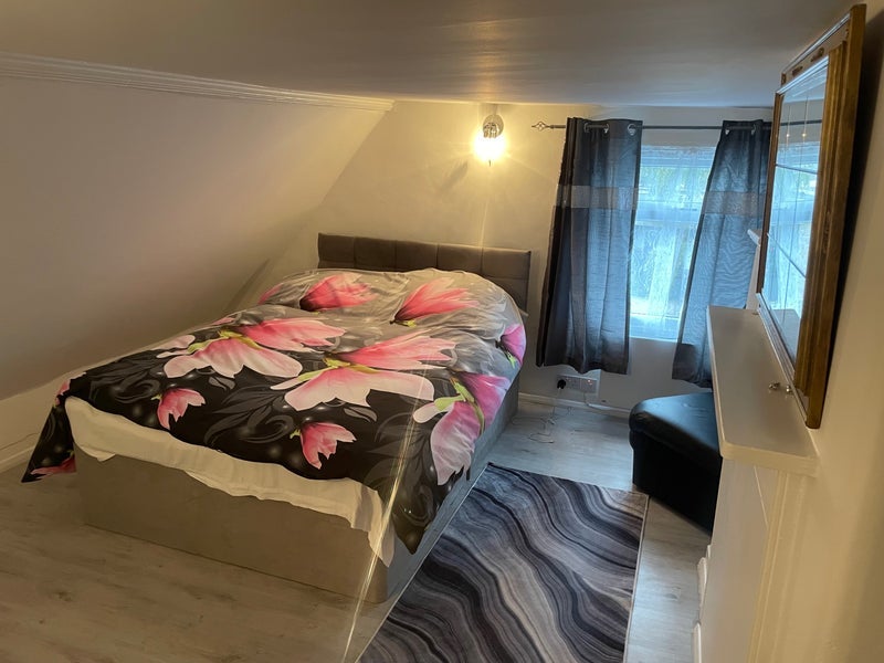 Room Roehampton High Street in Greater London