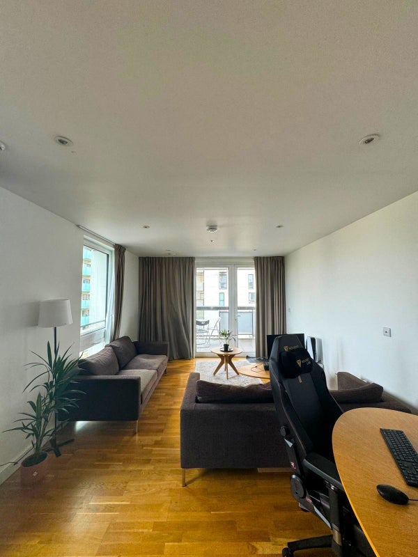 Room Cheering Lane in Greater London