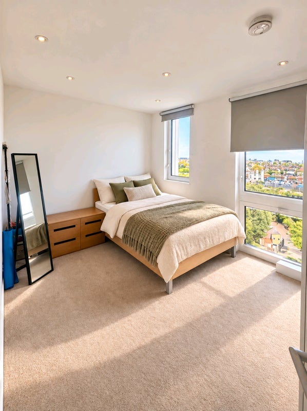Room Cheering Lane in Greater London