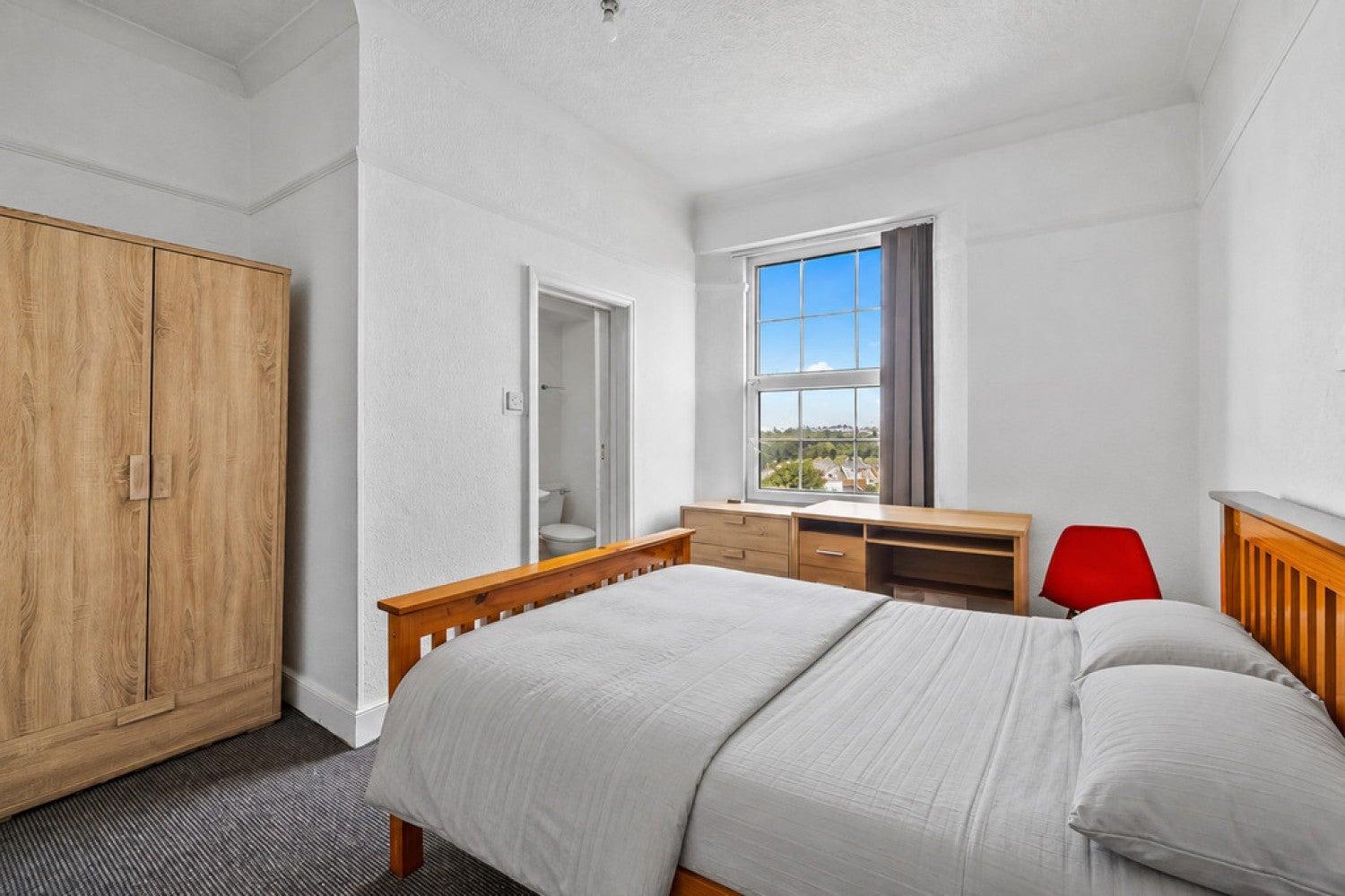 Room North Road East in Plymouth