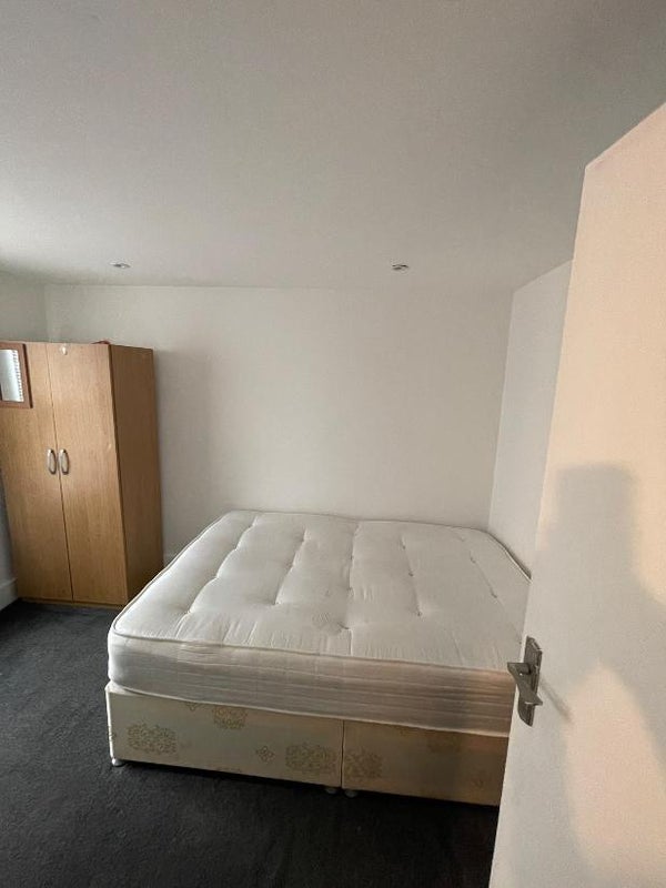 Room St. Andrew's Road in Greater London
