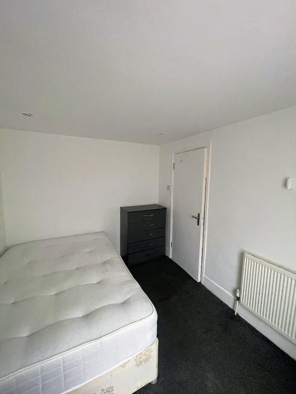 Room St. Andrew's Road in Greater London