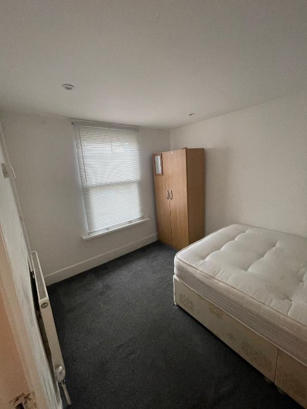 Room St. Andrew's Road in Greater London