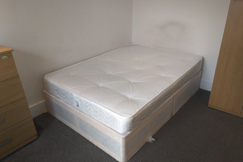 Room St. Andrew's Road in Greater London