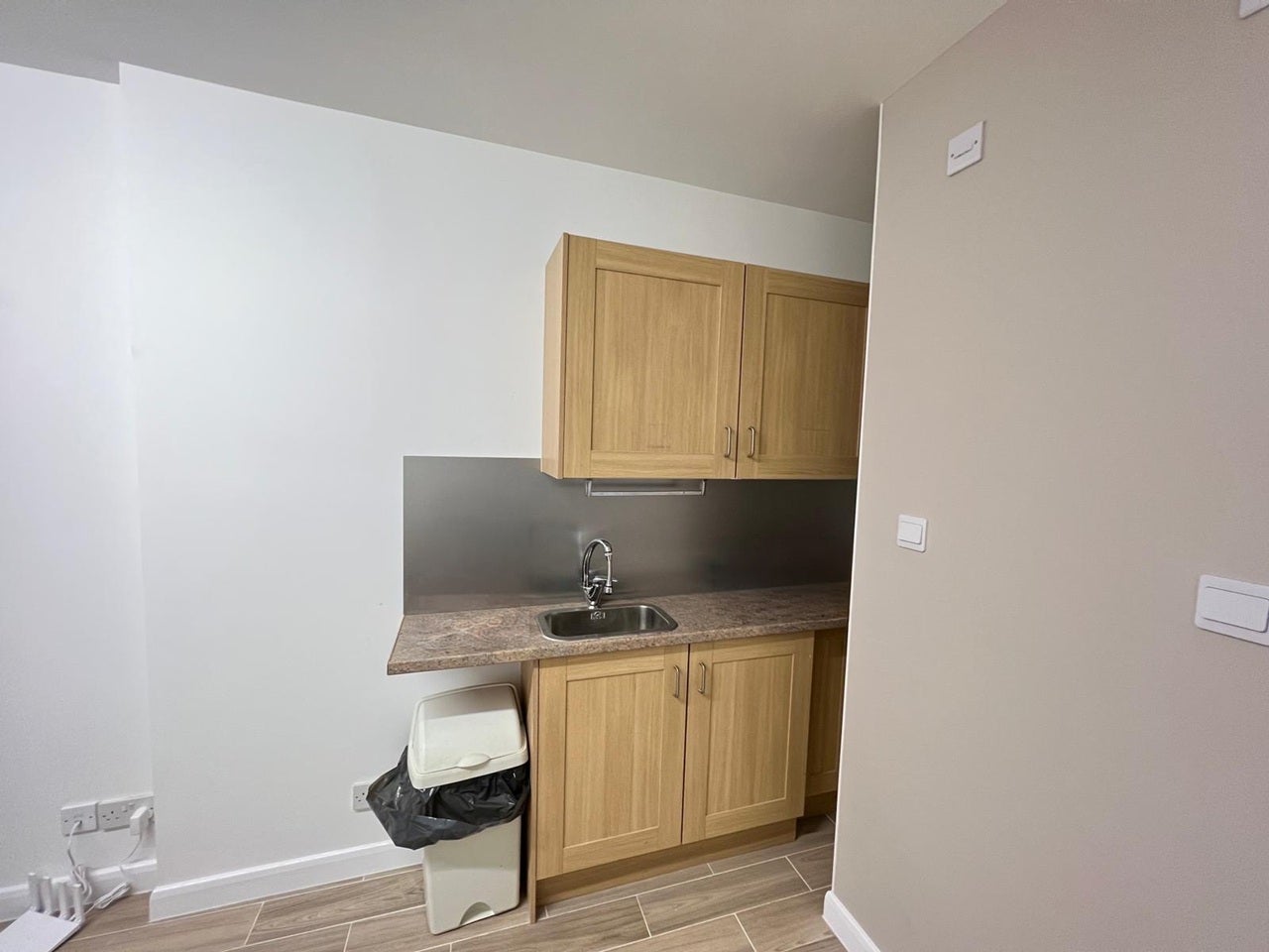 Room Crown Road in Greater London