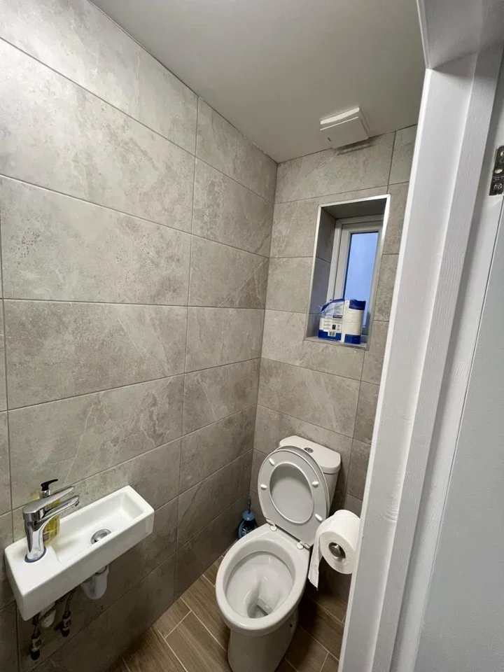 Room Crown Road in Greater London