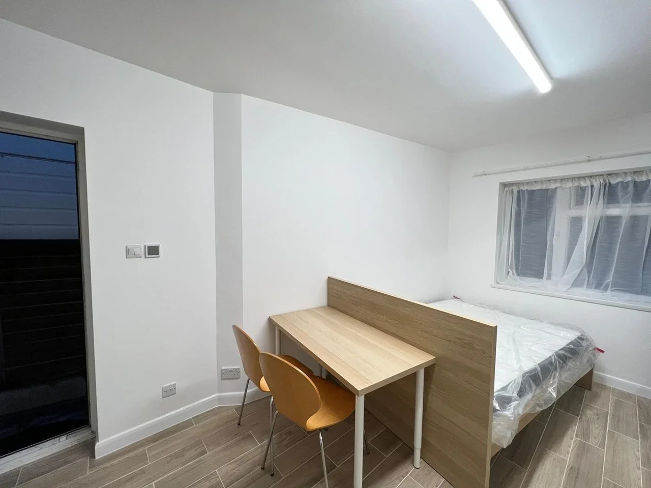 Room Crown Road in Greater London