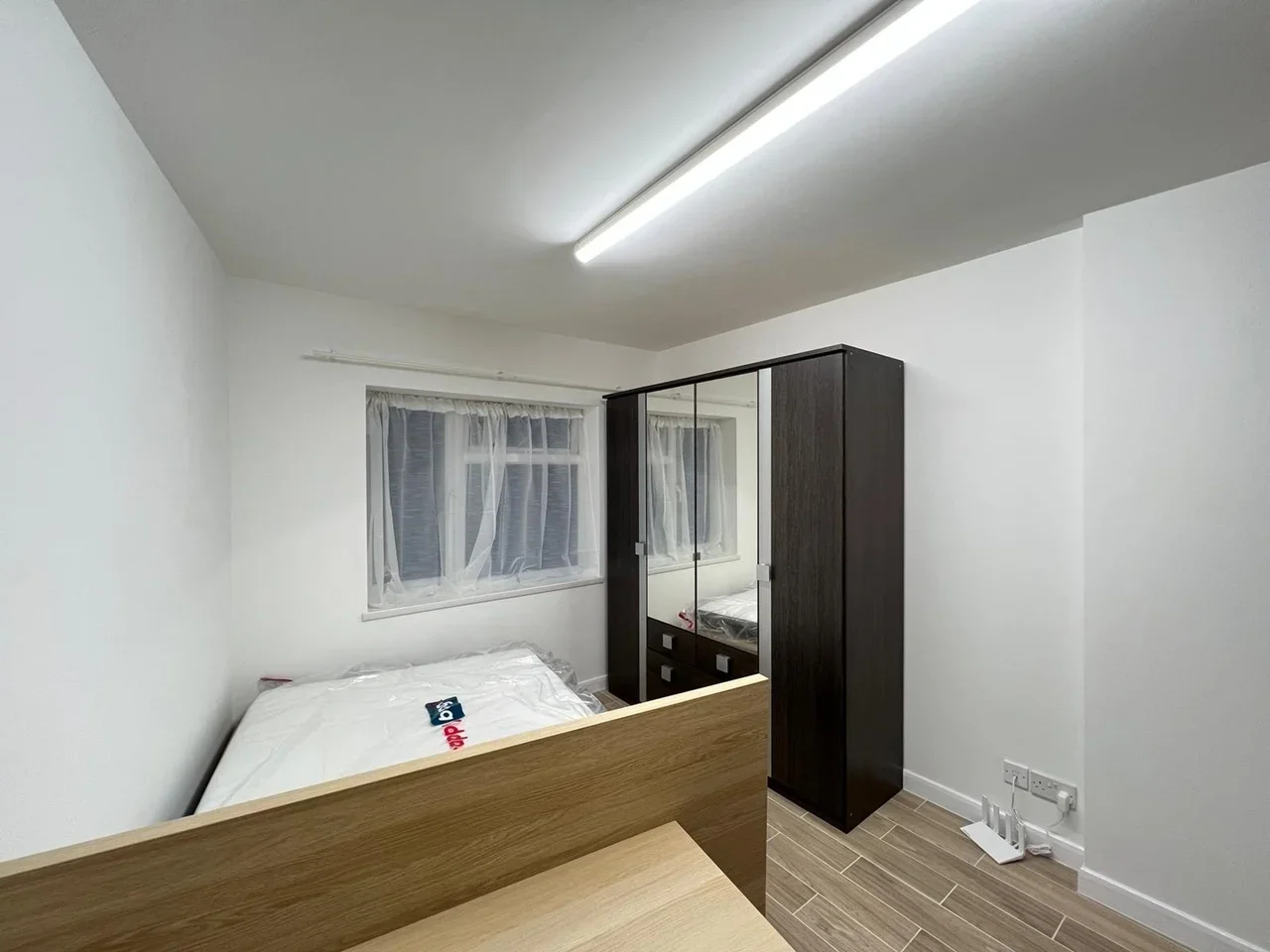 Room Crown Road in Greater London