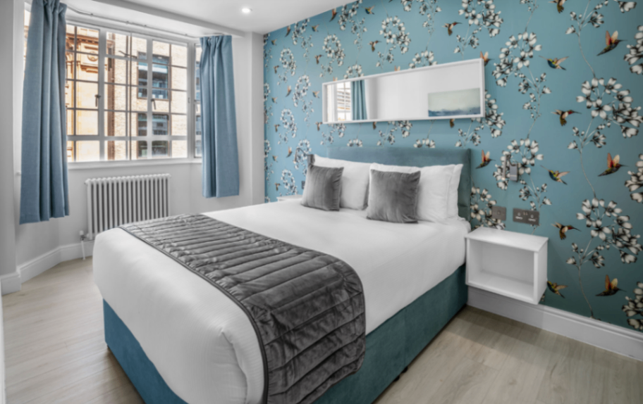 Flat Sloane Avenue in Greater London