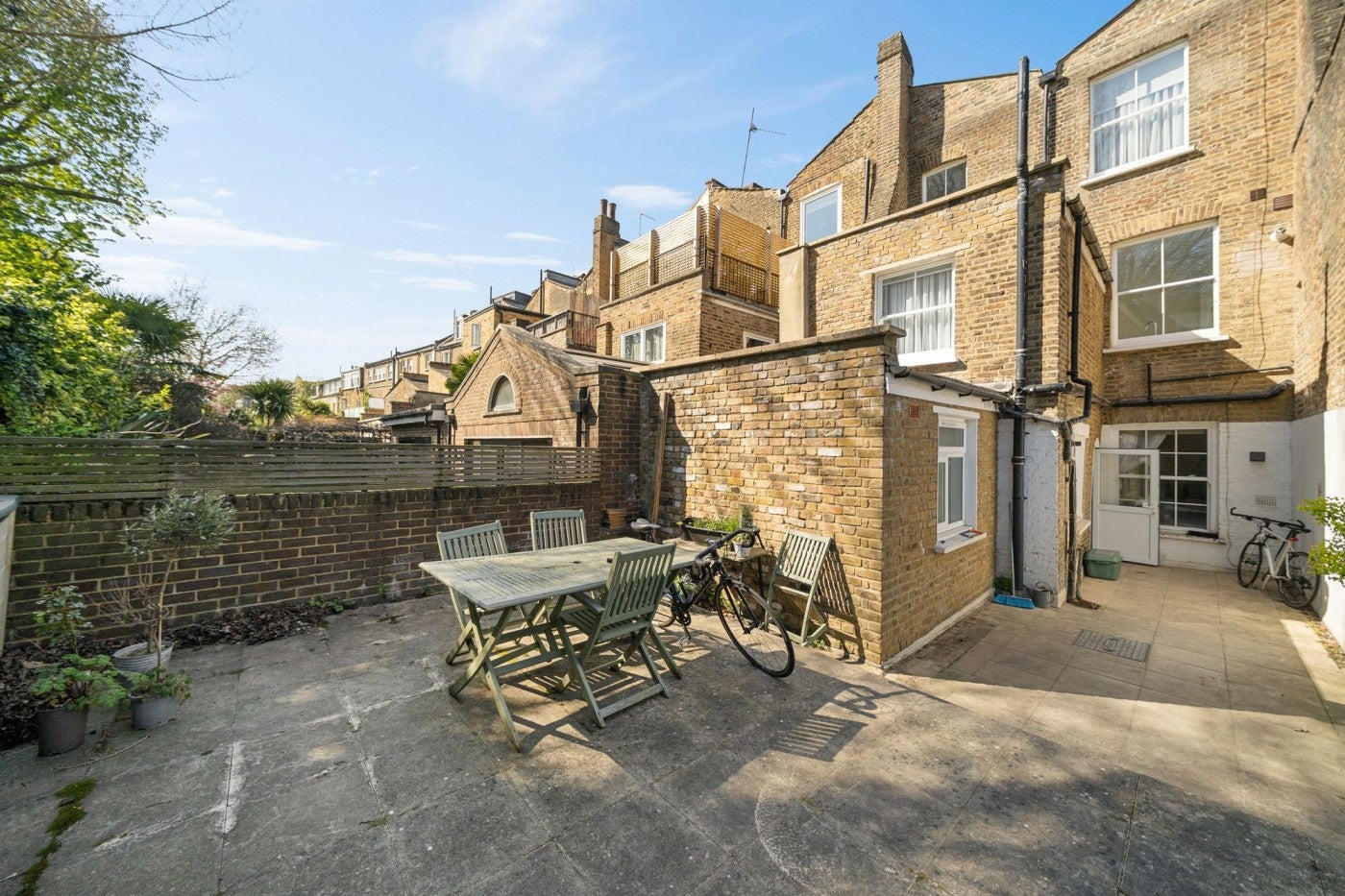 Flat Riversdale Road in Greater London