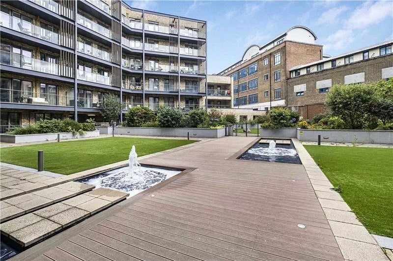 Room Grange Walk in Greater London