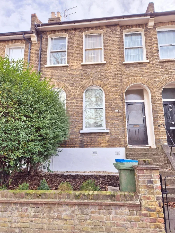 Flat Herbert Road in Greater London