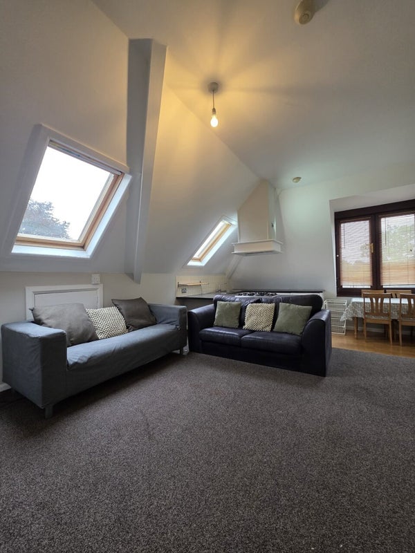 Flat Cyncoed Road in Cardiff