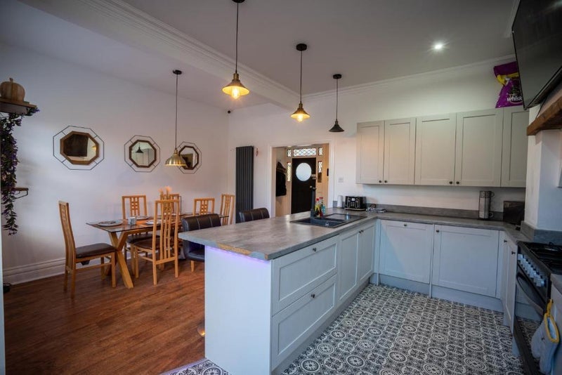 Room Cliff Court in Bispham