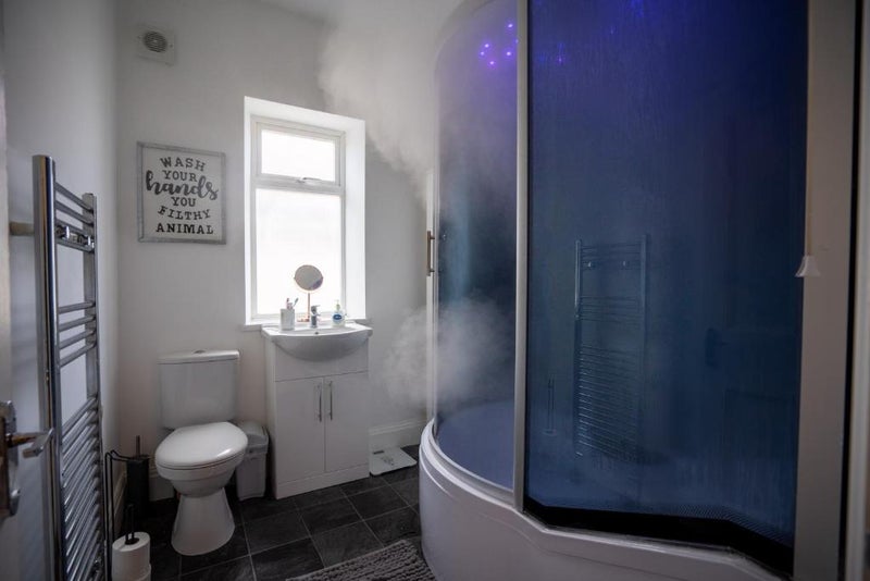 Room Cliff Court in Bispham
