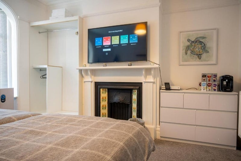 Room Cliff Court in Bispham
