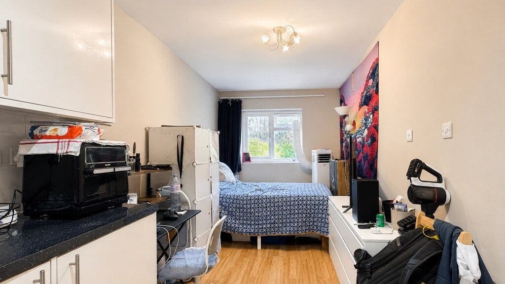 Flat Lydford Road in Greater London