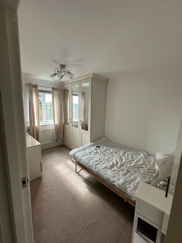 Room Hill End Crescent in Leeds