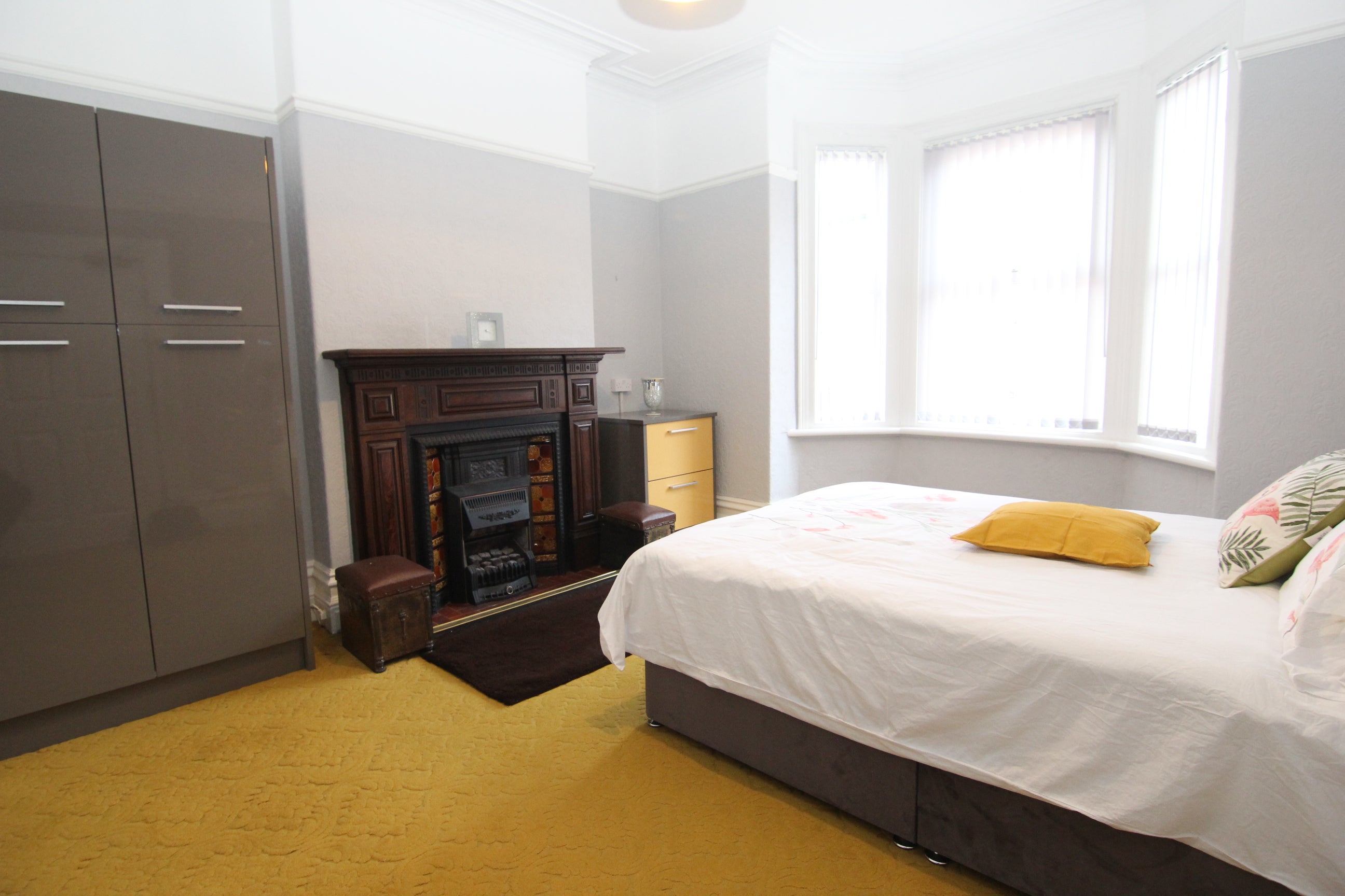 Room Droylsden Road in Manchester
