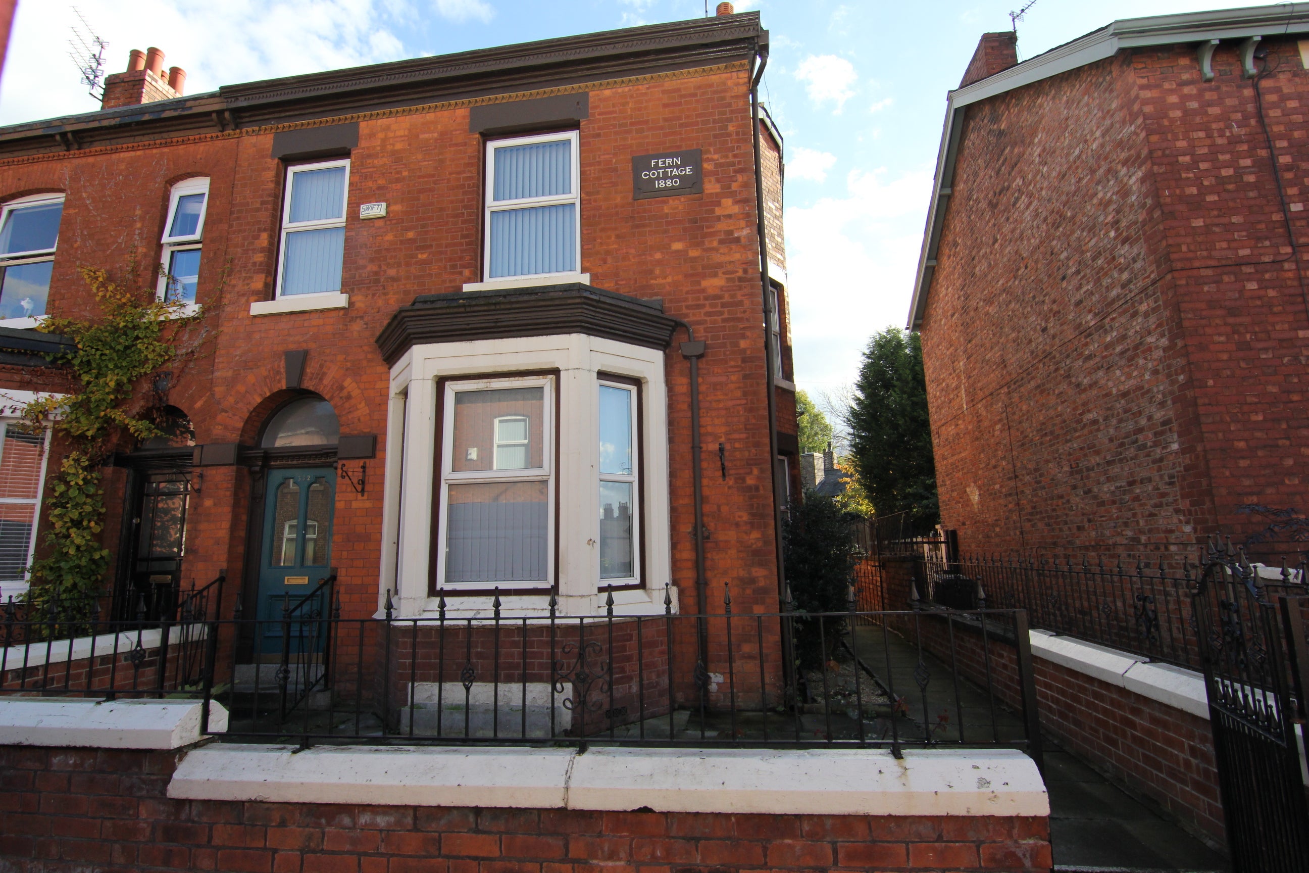 Room Droylsden Road in Manchester