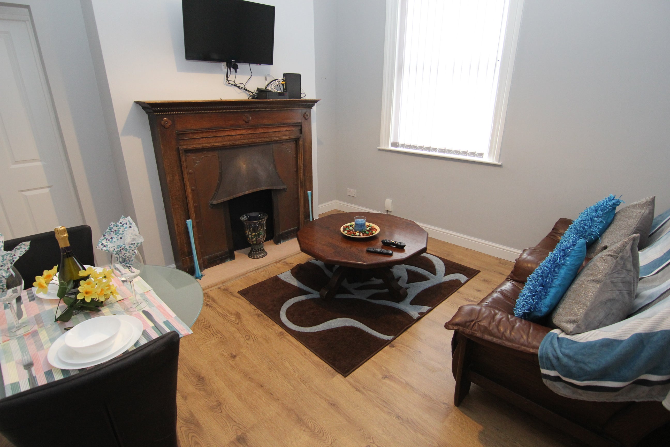 Room Droylsden Road in Manchester