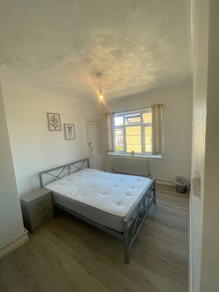 Room Leroy Street in Greater London