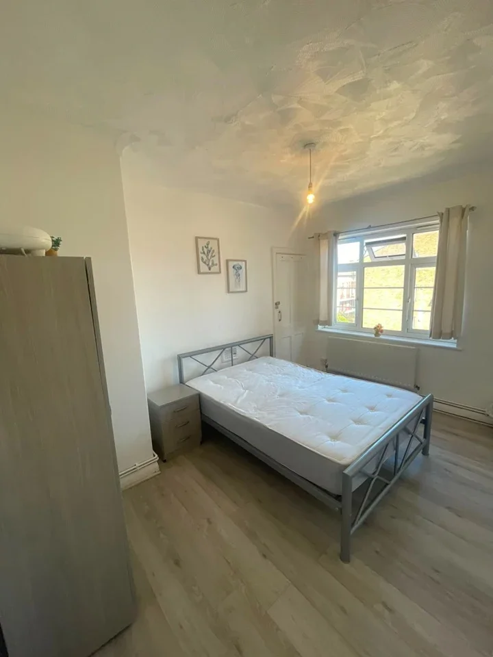 Room Leroy Street in Greater London