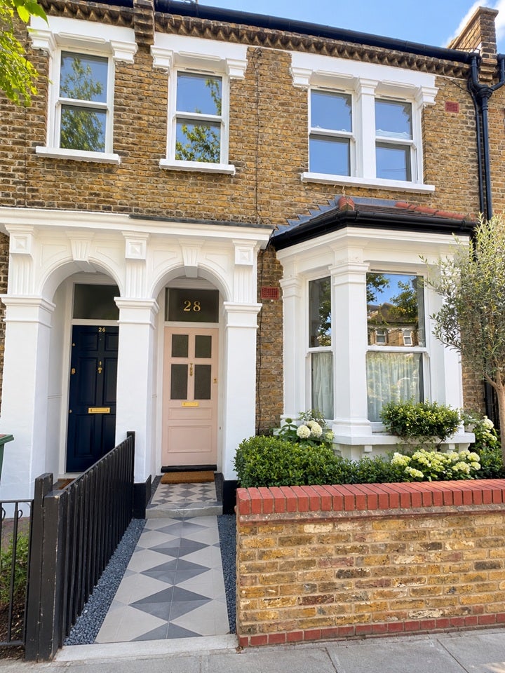 Flat Bolton Road in Greater London