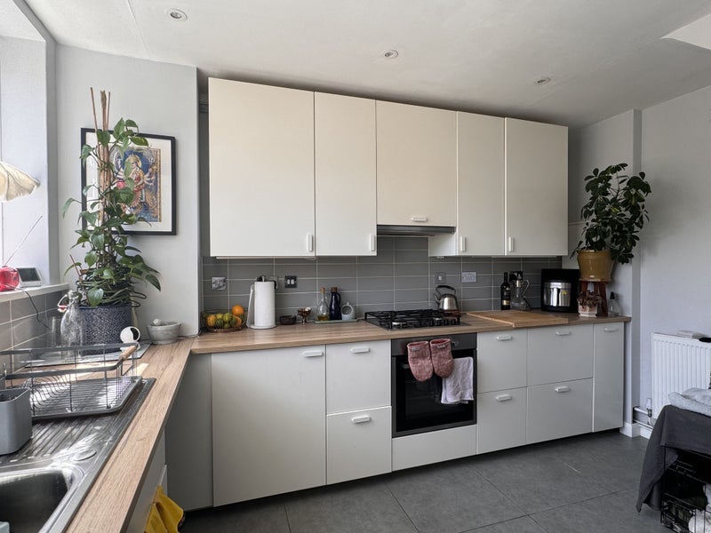 Room Lyall Avenue in Greater London