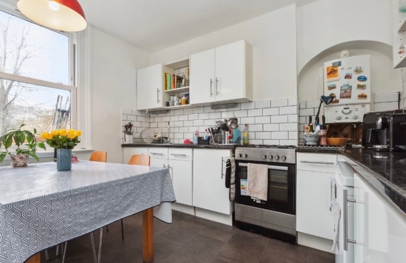 Room Longley Road in Greater London