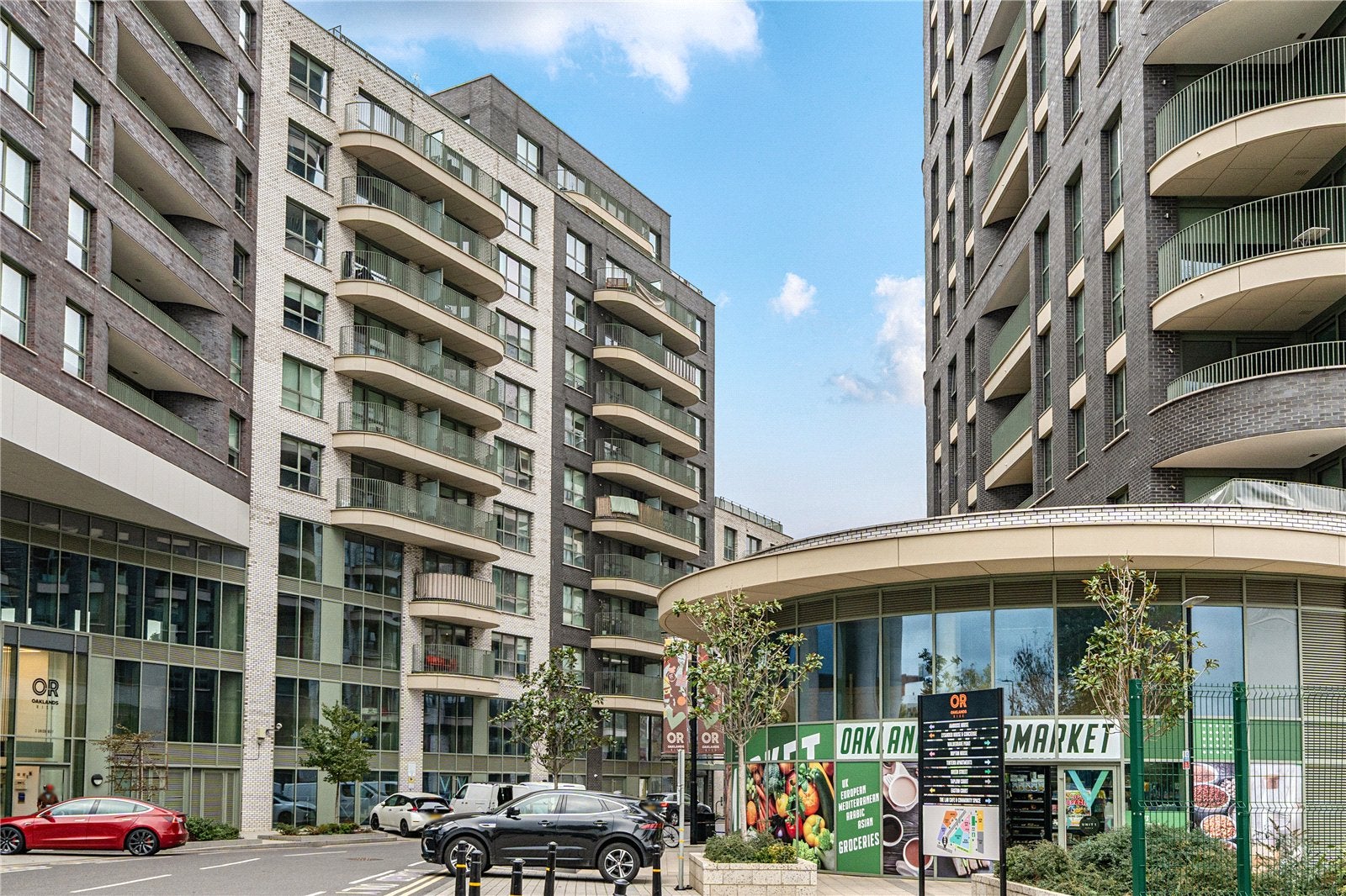 Flat Green Street in Greater London